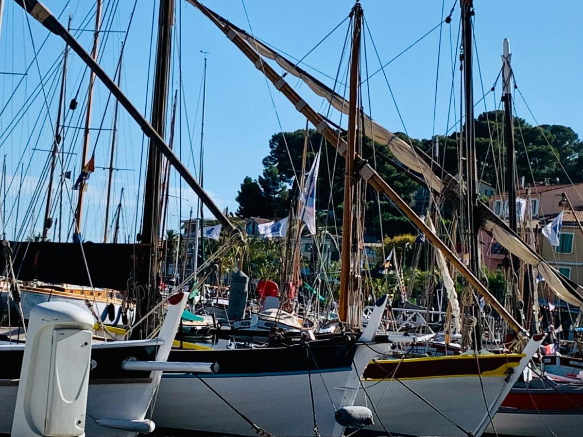 Les Toits De Sanary Et La Mer Sanary-sur-Mer Exterior photo