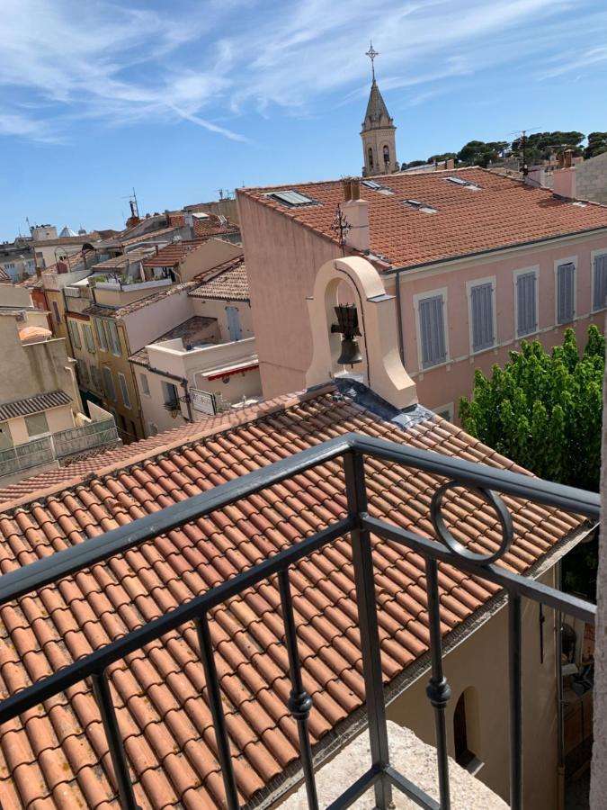 Les Toits De Sanary Et La Mer Sanary-sur-Mer Exterior photo